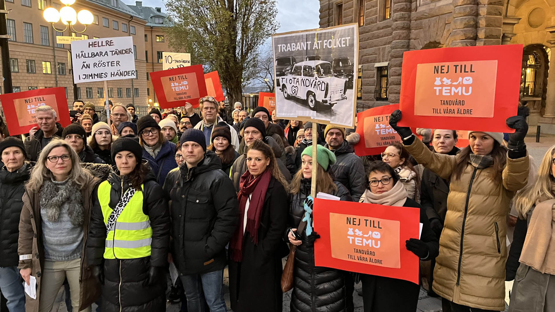 Tandläkare visade missnäje utanför riksdagshuset